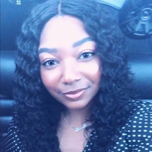 Meet your Posher, De'nita